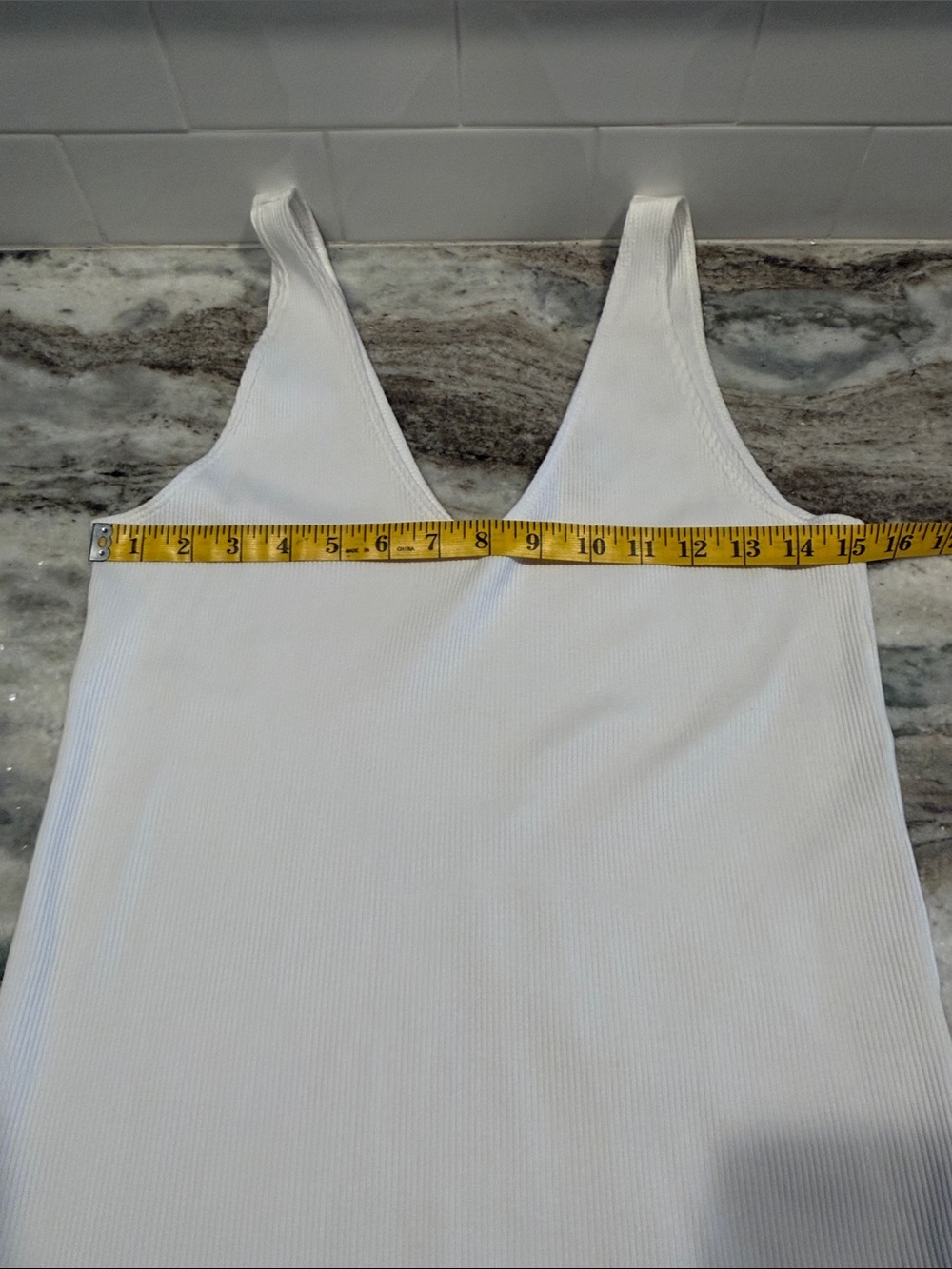 Express White Ribbed V-Neck Tank - Picture 3 of 4
